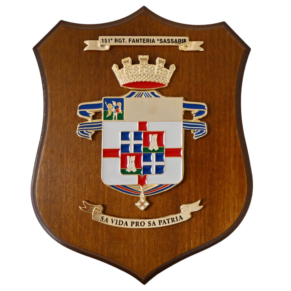CREST IN METALLO SMALTATO BASE LEGNO 22,5X17,5CM 151 RGT FANT. SASSARI