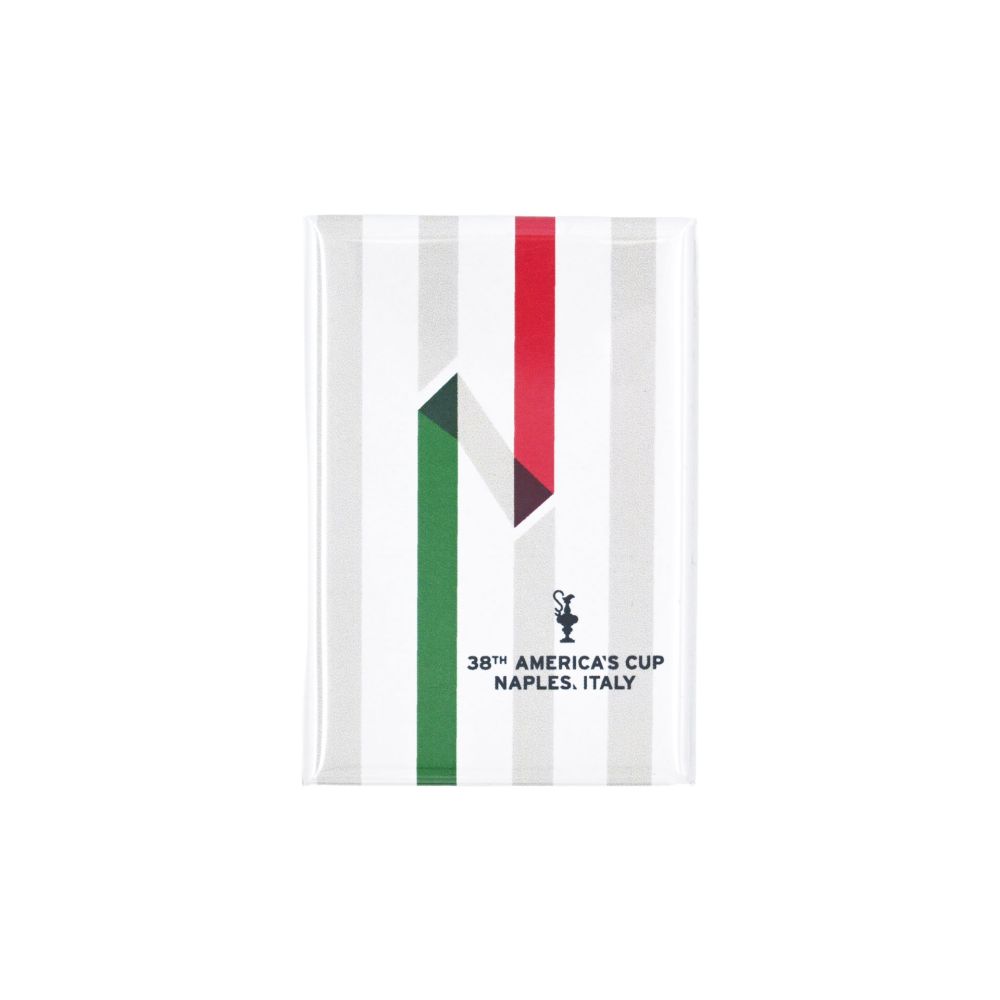 MAGNETE AMERICA'S CUP 38 RETTANGOLARE N RIGATA SFONDO BIANCO IN METALLO