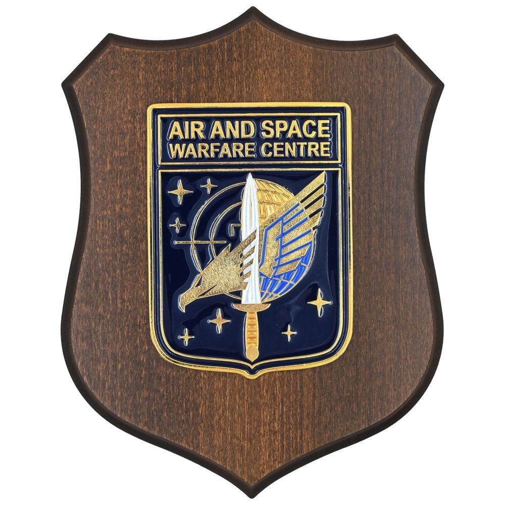 CREST IN METALLO SMALTATO BASE LEGNO 22,5X17,5CM AIR AND SPACE WARFARE