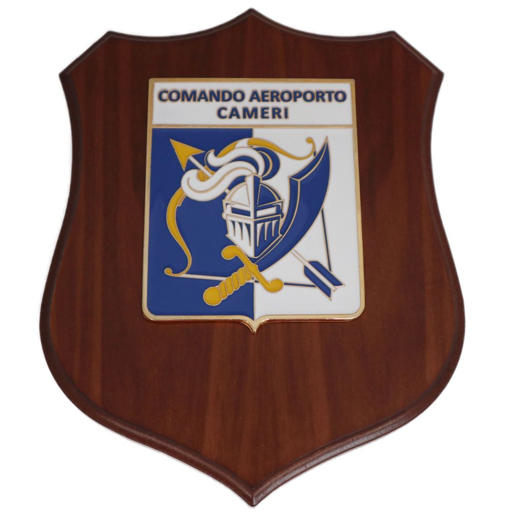 CREST IN METALLO SMALTATO BASE LEGNO 22,5X17,5CM COM AEROP CAMERI