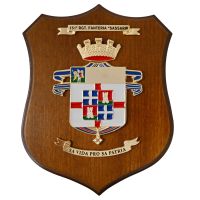 CREST IN METALLO SMALTATO BASE LEGNO 22,5X17,5CM 151 RGT FANTERIA SASSARI ESERCITO ITALIANO
