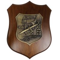 CREST IN METALLO SMALTATO BASE LEGNO 22,5X17,5CM 28 TUCANO