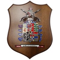 CREST IN METALLO SMALTATO BASE LEGNO 22,5X17,5CM 1 RGT GRANAT. SARDEGNA