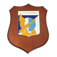 CREST IN METALLO SMALTATO BASE LEGNO 22,5X17,5CM 70 STORMO AERONAUTICA MILITARE