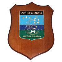 CREST IN METALLO SMALTATO BASE LEGNO 22,5X17,5CM 72 STORMO AERONAUTICA MILITARE