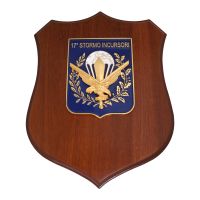 CREST IN METALLO SMALTATO BASE LEGNO 22,5X17,5CM 17 STORMO INCURSORI AERONAUTICA MILITARE