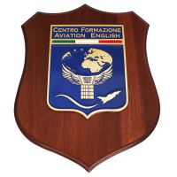 CREST IN METALLO SMALTATO BASE LEGNO 22,5X17,5CM CENFORAVEN AERONAUTICA MILITARE