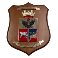CREST IN METALLO SMALTATO BASE LEGNO 22,5X17,5CM SCUOLA DI CAVALLERIA ESERCITO ITALIANO