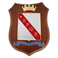 CREST IN METALLO SMALTATO BASE LEGNO 22,5X17,5CM COMANDO MILITARE DELLA CAPITALE ESERCITO ITALIANO