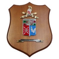 CREST IN METALLO SMALTATO BASE LEGNO 22,5X17,5CM SCUOLA TEC. ELETT. ARTIGLIERIA ESERCITO ITALIANO