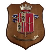 CREST IN METALLO SMALTATO BASE LEGNO 22,5X17,5CM 1 RGT SAN GIUSTO ESERCITO ITALIANO