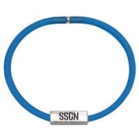 BRACCIALETTO IN SILICONE CELESTE CON PIASTRINA SMALTATA IN METALLO CON S